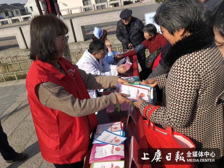 東關街道開展3.15國際消費者權益日宣傳服務活動及市場調查